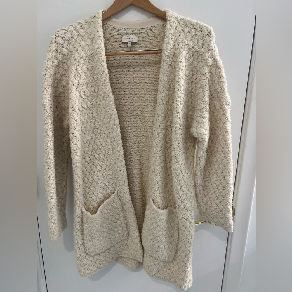Lucky Brand Chunky Cardigan in cream color. Size S. Open front. Patch pockets.